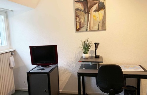 Troisdorf Apartment | HÖ01 large apartment with dryer and washing machine