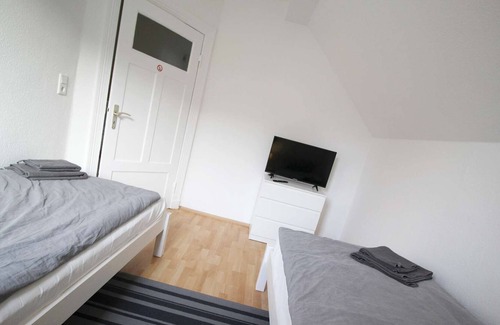Edewecht Apartment | HÖ01 large apartment with dryer and washing machine