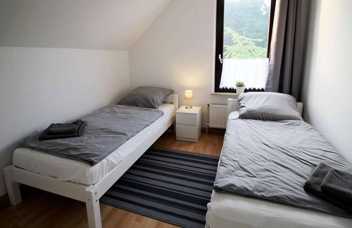 Edewecht Apartment | HÖ01 large apartment with dryer and washing machine