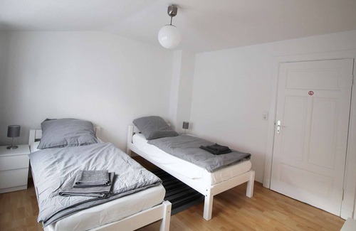 Edewecht Apartment | HÖ01 large apartment with dryer and washing machine