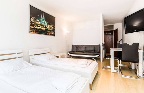 Kalk Apartment | HÖ01 large apartment with dryer and washing machine