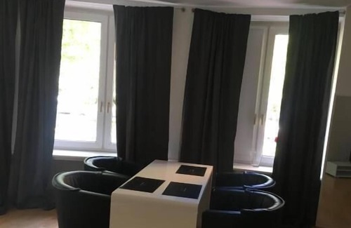 Altstadt-Nord Apartment | HÖ01 large apartment with dryer and washing machine