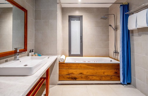 Cam Chau Hotel | Hoa Co Villas