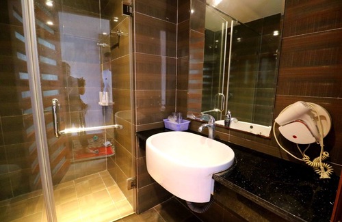 Co To Hotel | Hoang Trung Co To Hotel