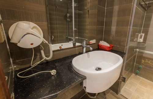 Co To Hotel | Hoang Trung Co To Hotel