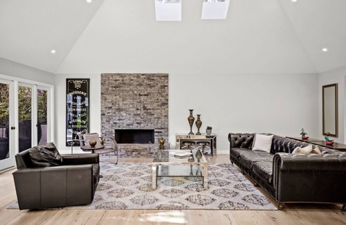 Los Feliz House | Hobart - Luxury Los Angeles Villa w/ Pool + Spa