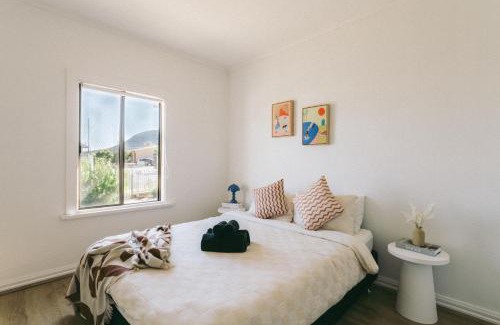 Derwent Park Apartment | Hobart Riverside Cosy 4BR - 10mins to Hobart CBD