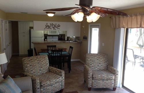 Gulf Shores Condo | Hobbie's Hideaway - Fall Dates Available
