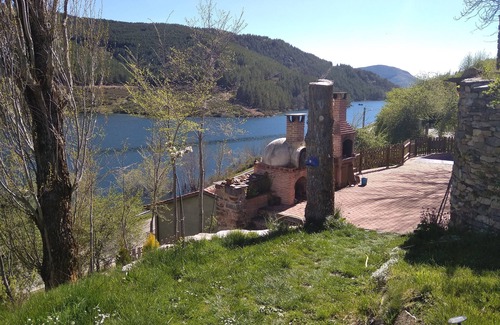 Cardano de Abajo House | Hobbit House (bioclimatic and half-buried with green cover).