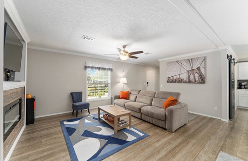 Summerfield House | Hobby Farm stay outside The Villages,