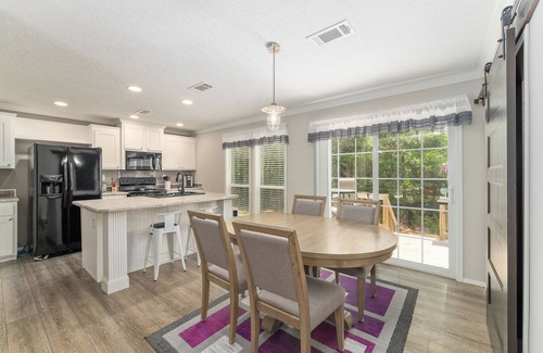 Summerfield House | Hobby Farm stay outside The Villages,