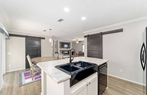 Summerfield House | Hobby Farm stay outside The Villages,