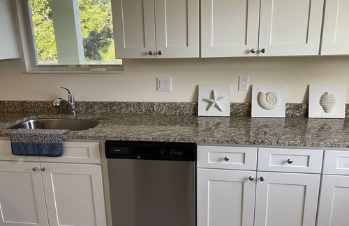 Hobe Sound House | Hobe Sound just a few minutes to the beach! Small dog friendly!