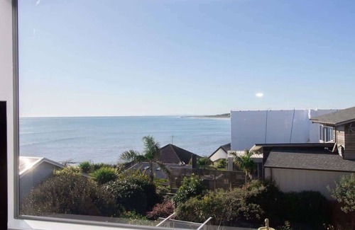 New Plymouth Apartment | Hobson Hot Spot - enjoy stunning sea views