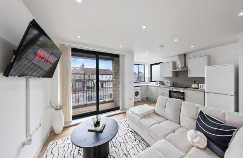 Waltham Forest House | Hobson Woods Apartments