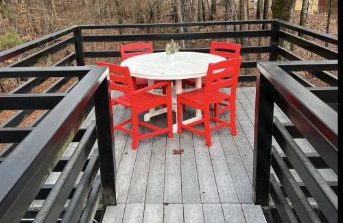 Broken Bow House | Hochatown Hot Tub Firepit Arcade Dog Friendly BBQ