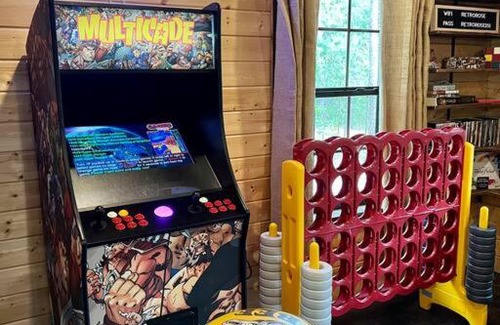 Broken Bow House | Hochatown Hot Tub Firepit Arcade Dog Friendly BBQ