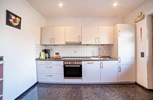 Schenna Apartment | Hoferhof Apartement 'Bergzauber' with Mountain View, Garden & Wi-Fi