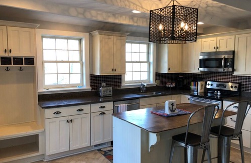 Westfield House | Hoffman Estates-Large Home close to Grand Park!