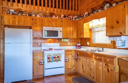 Cherry Log Cabin | Hog Heaven - Cherry Log GA
