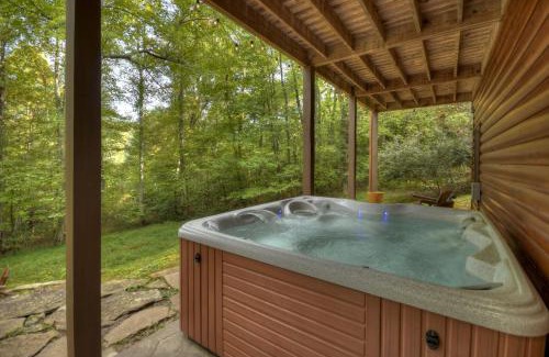 Blue Ridge House | Hogback Haven - Arcade Games, Hot Tub, Fire Pit, Cozy Amenities, Rocking Bench, Private Wooded View - Blue Ridge, GA