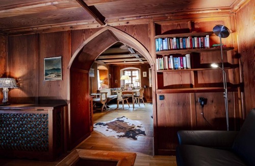 Mittenwald Apartment | "Hoglhaus" - Holiday home/4 bedrooms/you, bathroom, WC - Hoglhaus and Malerwinkel
