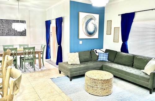 Calabria House | Hogwarts Hall Harry Potter Finding Nemo 5 Miles to Disney Private Pool
