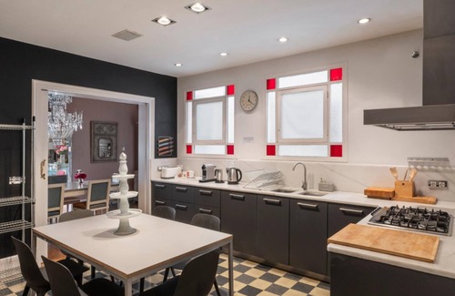 Dreta de l'Eixample Apartment | HoHomes - Luxury Palacete