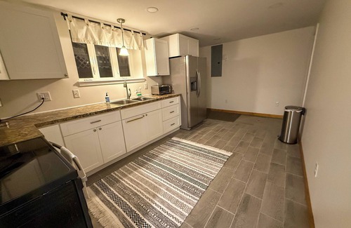 Miller Southside Apartment | Hokie Hideaway - Walk to Lane Stadium!