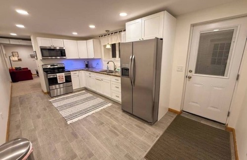 Miller Southside Apartment | Hokie Hideaway - Walk to Lane Stadium!
