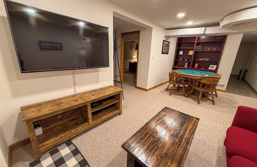Miller Southside Apartment | Hokie Hideaway - Walk to Lane Stadium!