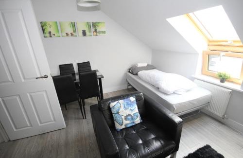 Yiewsley Apartment | Holden Court Apartments - Apt 6