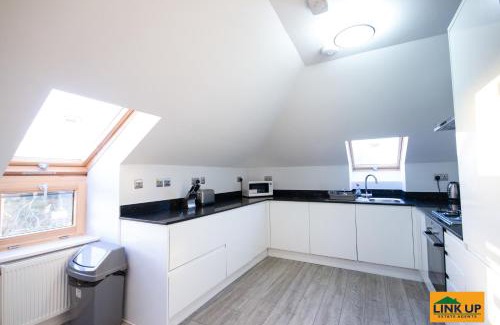 Yiewsley Apartment | Holden Court Apartments - Apt 6