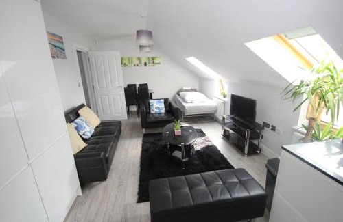 Yiewsley Apartment | Holden Court Apartments - Apt 6