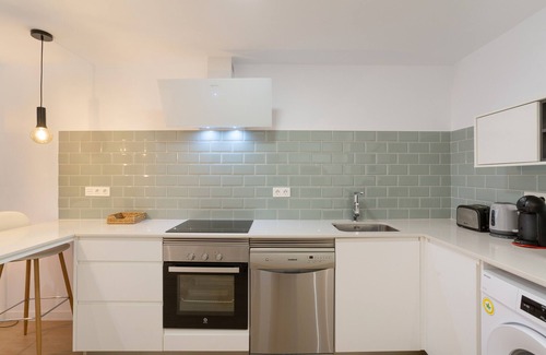 Las Palmas de Gran Canaria Apartment | Holiday Apartment 'Strada Suites Las Canteras' with Sea View, Wi-Fi and Air Conditioning