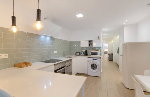 Las Palmas de Gran Canaria Apartment | Holiday Apartment 'Strada Suites Las Canteras' with Sea View, Wi-Fi and Air Conditioning