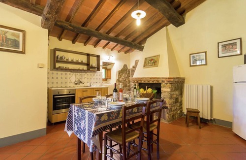 Figline e Incisa Valdarno House | Holiday Home Florence with Pool and Green Views