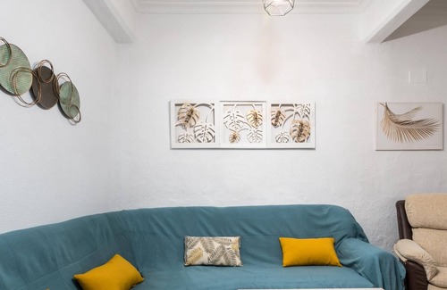 Nervion Apartment | Holi-Rent Cean Bermúdez one bedroom apartment in Nervión.
