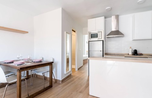 Triana Apartment | Holi-Rent Pureza Charming 2-bedroom apartment in Triana.