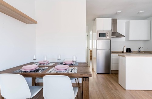 Triana Apartment | Holi-Rent Pureza Charming 2-bedroom apartment in Triana.