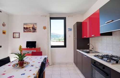 Bussana Apartment | Holiday Apartment "Bussana Mare" with Mountain View, Private Terrace & A/C