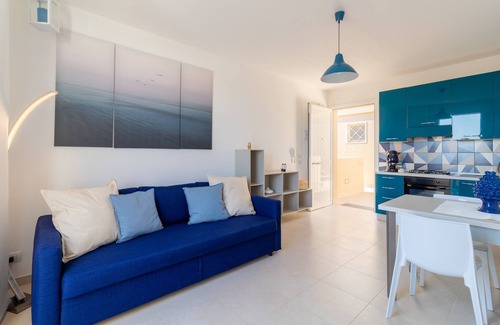 Marina di Ragusa Apartment | Holiday Accommodation "Brezzadisudest" with Wi-Fi and private outdoor area