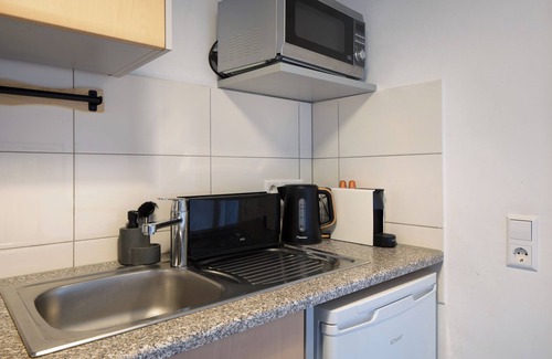 Bruhl-Guterbahnhof Apartment | Holiday Apartment 'Freiburg Zähringen' with Balcony and Wi-Fi