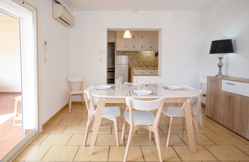 La Londe-les-Maures Apartment | Holiday Apartment "Location La Londe" with Private Garden & Wi-Fi