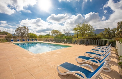 Plan-de-la-Tour Apartment | Holiday Apartment with Mountain View, Shared Pool and Wi-Fi