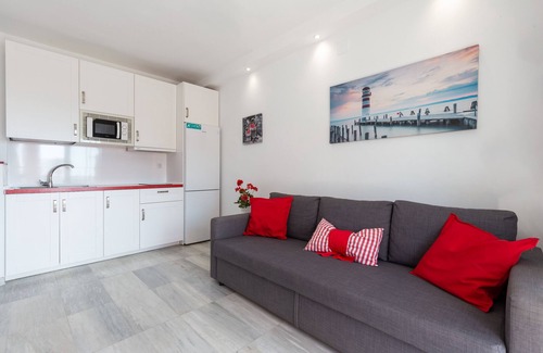 Benalmadena Costa Apartment | Holiday Apartment 'Lovely Seaview' with Pool, Wi-Fi & Terrace