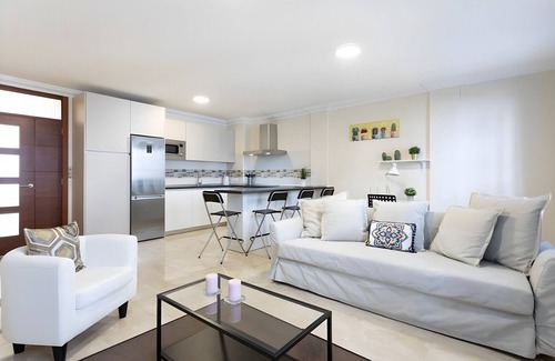 El Guincho Apartment | Holiday Apartment 'Rolycar 101' with Private Terrace and Wi-Fi