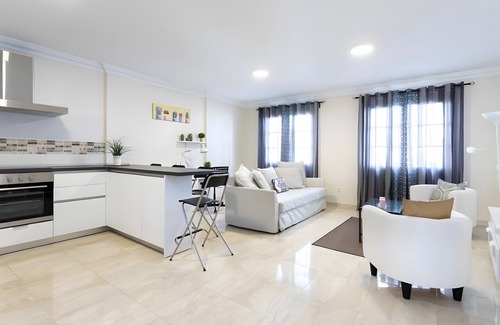 El Guincho Apartment | Holiday Apartment 'Rolycar 101' with Private Terrace and Wi-Fi