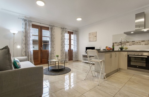 El Guincho Apartment | Holiday Apartment 'Rolycar 204' with Wi-Fi
