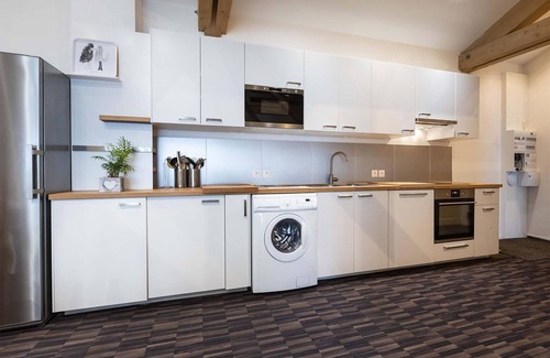 Nancroit Apartment | Holiday apartment over 2 floors with mountain view